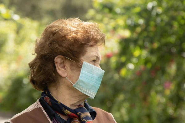 Mulher Idosa Com Máscara Facial Protegida Contra Contágio Livre — Fotografia de Stock