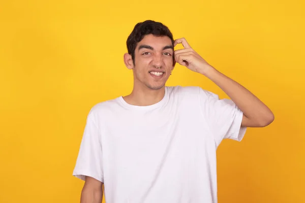 Mladý Muž Teenager Izolované Bílém Pozadí Nosí Košili — Stock fotografie