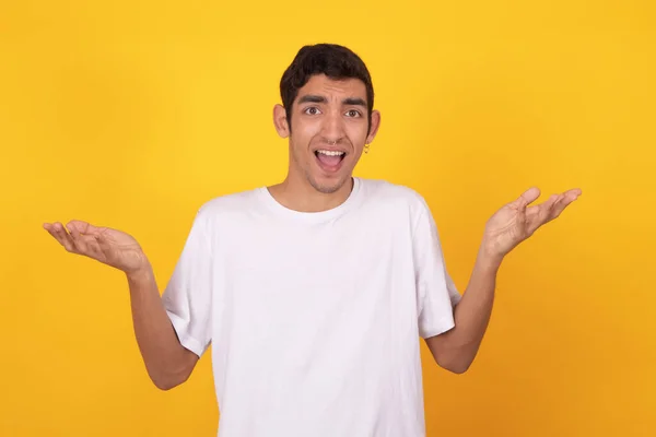 Joven Adolescente Masculino Aislado Sobre Fondo Blanco Vistiendo Camisa — Foto de Stock