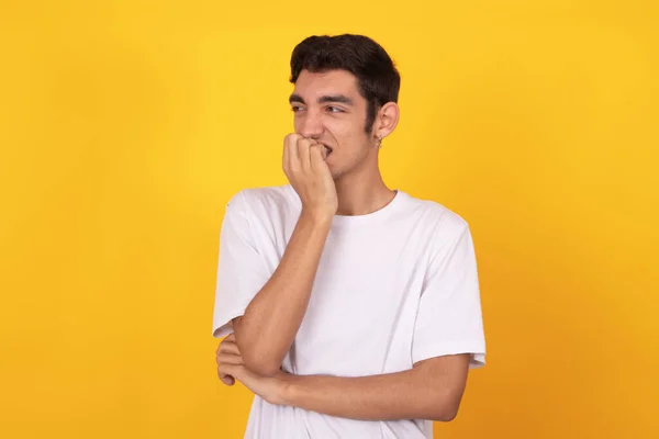 Jovem Adolescente Sexo Masculino Isolado Fundo Branco Vestindo Camisa — Fotografia de Stock