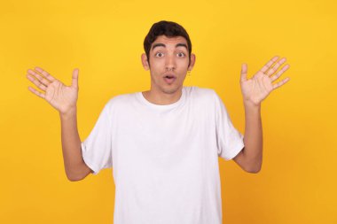 Yalnız genç adam şaşırdı ve şaşırdı.