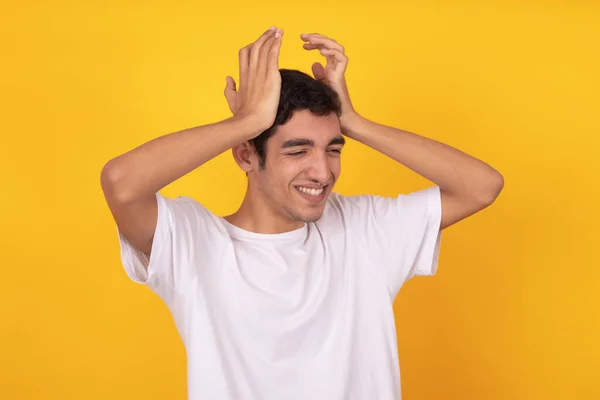 Macho Joven Aislado Sobre Fondo Color — Foto de Stock