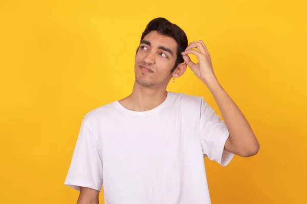 Ung Man Tonåring Casual Stil Isolerad Färg Bakgrund — Stockfoto