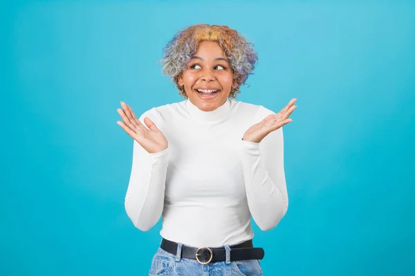 Menina Afro Americana Isolada Com Expressão Alegria Sucesso — Fotografia de Stock