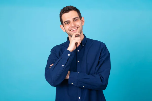 Retrato Belo Jovem Sorrindo Isolado — Fotografia de Stock