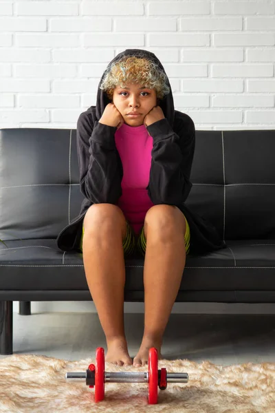 Afro American Woman Dumbbells Home — Stock Photo, Image