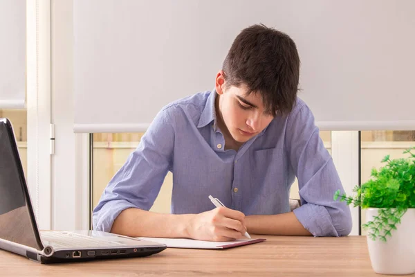 Teenager Schreibtisch Mit Computer — Stockfoto