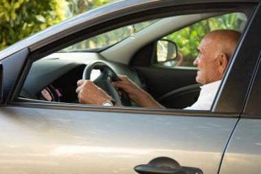 Son sınıf erkek sürücü portresi