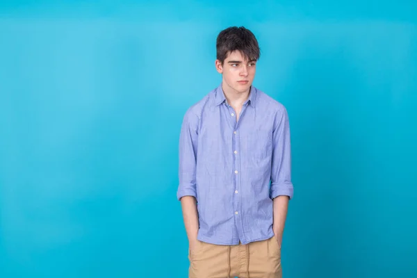 Mladý Muž Teenager Izolované Pozadí — Stock fotografie