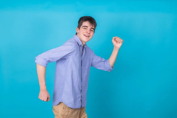 Adolescent Souriant Courir Marcher Isolé — Photo