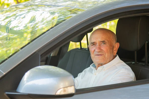 Porträt Eines Älteren Männlichen Autofahrers — Stockfoto