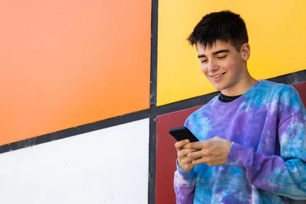 Adolescente Com Telefone Celular — Fotografia de Stock