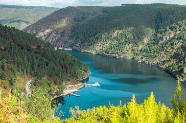 San esteban rezervuarının Sil Canyon 'daki manzarası, Ribeira Sacra in our ense, galicia, İspanya