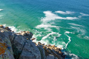 Pontevedra, Galiçya, İspanya 'da kayalık uçurum