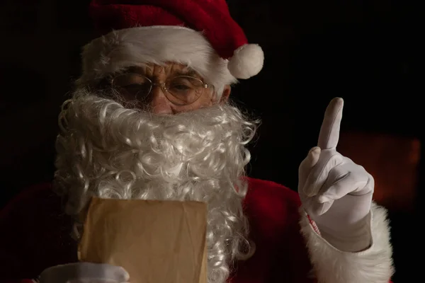 Portrait Père Noël Avec Lettre Parchemin — Photo