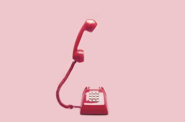 Pembe bir arka plan, Pop art veya vintage tarzı Retro pembe telefon