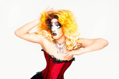 muhteşem makyaj, göz alıcı şık bir görünüm, poz ile gurur ve lgtb eşitlik Eşcinsel hakları için stil ile serin drag queen