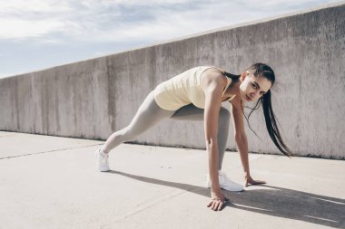 Başlangıçta, bir uzun mesafe açık havada çalıştırmak için hazırlanan emin spor kızdır