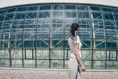 ince uzun boylu kız atlet açık egzersiz için istediği güzel bir rakam gitti