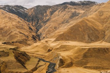 büyüleyici Sonbahar Doğa ve manzara, dağ yamaçlarında ve güneşte hills