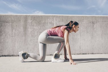 aktif spor kız açık havada koşu kilo ve güzel bir rakam istiyor