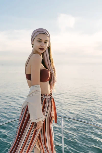 Attractive stylish girl posing on her yacht, enjoying long-awaited vacation — Stock Photo, Image