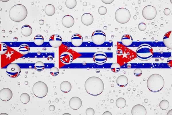 Vlag Van Cuba Achter Een Glas Bedekt Met Regendruppels — Stockfoto