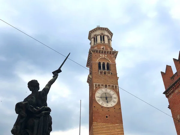 Torre Dei Lamberti Torre Medievale Piazza Delle Erbe Patrimonio Mondiale — Foto Stock