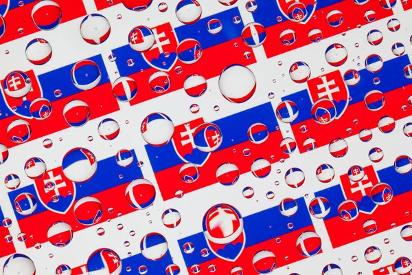 Banderas Eslovaquia Detrás Vidrio Cubierto Con Gotas Lluvia Patrón Banderas — Foto de Stock