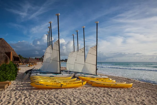 Playa Paraiso Мексика Лютого 2018 Барвисті Вітрило Катамарани Пляжі Карибському — стокове фото