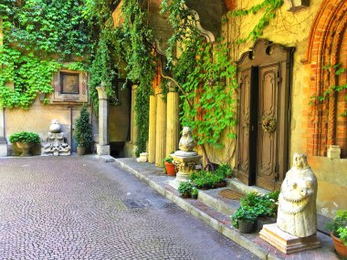 Milan, İtalya - 7 Mayıs, 2018: Milan ' dan son akşam yemeği, karşısında Museo Vigna di Leonardo Leonardo da Vincis üzüm bağları geri ve onları halka açık yaptı.