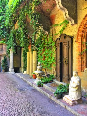 Milan, İtalya - 7 Mayıs, 2018: Milan ' dan son akşam yemeği, karşısında Museo Vigna di Leonardo Leonardo da Vincis üzüm bağları geri ve onları halka açık yaptı.