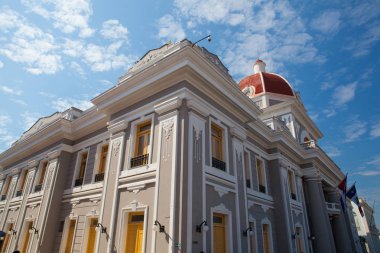 Cienfuegos, Cuba - Ocak 28,2017: Cienfuegos tipik sömürge mimarisi. Cienfuegos, Cienfuegos eyaletinin sermaye Cuba.The güney kıyısında Şehir bir şehir La Perla del Sur lakaplı olduğunu