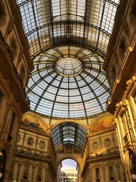 Mediolan Włochy Maja 2018 Galleria Vittorio Emanuele Jest Najstarszy Aktywny — Zdjęcie stockowe