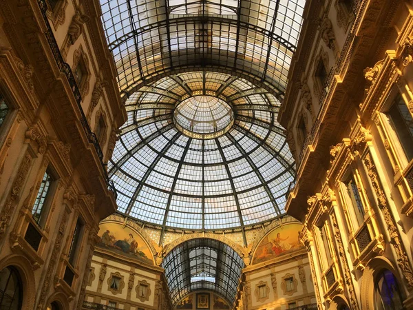 Mediolan Włochy Maja 2018 Galleria Vittorio Emanuele Jest Najstarszy Aktywny — Zdjęcie stockowe