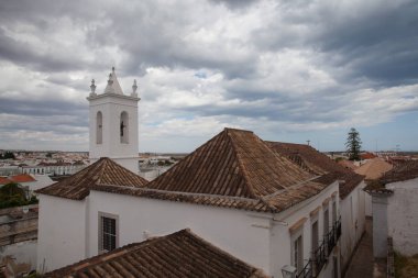 Kilise Igreja de Santiago yenileme, Tavira, Portekiz önce. Portekizce Güney Atlantik kıyısı.