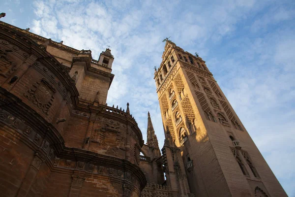 Sevilla Katedrali. İspanya. En büyük Gotik Katedrali ve dünyanın üçüncü en büyük Kilisesi olduğunu.