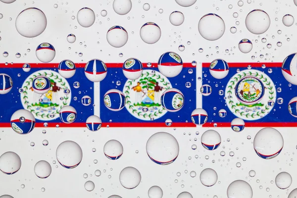 Yağmur Damlaları Ile Kaplı Bir Cam Arkasında Belize Bayrakları — Stok fotoğraf