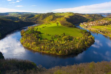 Bahar, Slapy Barajı, Çek Cumhuriyeti, Vltava Nehri üzerinde ünlü Menderes.