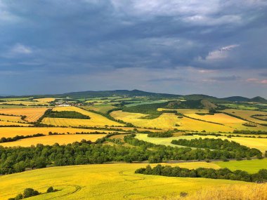 Central Bohemian Uplands, Çek Cumhuriyeti Cicov tepede. Fırtınadan önce. Doğa Anıtı