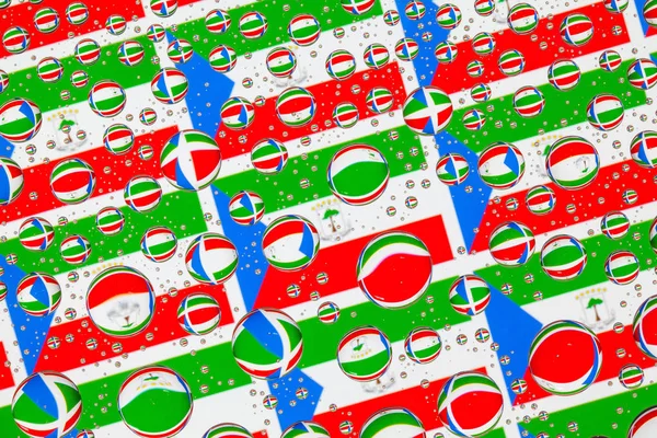 Прапори Екваторіальної Гвінеї Келихом Покриті Краплі Дощу Візерунок Прапорами Екваторіальної — стокове фото
