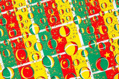 Kamerun, bayraklar bir cam arkasında yağmur damlaları ile kaplı. Kamerun bayrakları desen. 3D çizim