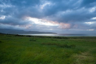 Castlegregory şaşırtıcı surf beach. Castlegregory County Kerry, Ireland bir köydür. Tralee derecik arasında kalan bir yol diyorlar Dingle Yarımadası'nın kuzey tarafında yer alan.