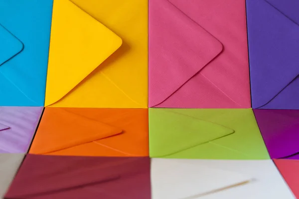 Envelopes Coloridos Diferentes Mesa Composição Com Envelopes Mesa — Fotografia de Stock