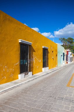 Campeche, Meksika - Ocak 31,2018: tipik koloni Campeche, Meksika sokak. Tarihi müstahkem şehir, Campeche - UNESCO Dünya Miras Listesi.