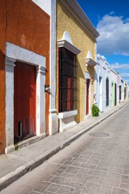 Campeche, Meksika - Ocak 31,2018: tipik koloni Campeche, Meksika sokak. Tarihi müstahkem şehir, Campeche - UNESCO Dünya Miras Listesi.