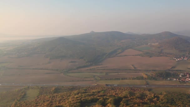 捷克中央波希米亚高地的雾蒙蒙的早晨 — 图库视频影像