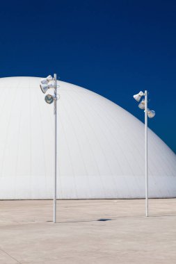 Aviles, İspanya - Temmuz 4,2017: Görünüm Niemeyer Aviles içinde bina merkezi. Kültür Merkezi Brezilyalı mimar Oscar Niemeyer tarafından tasarlanmış.