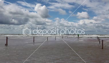 Şiddetli yağmurdan sonra inanılmaz Lakolk sahilinde. Bu plaj şiddetli yağmurdan sonra sahil, Jutland, Danimarka. Bu plaj uçurtma sörfü, sörf vesaire için favori..