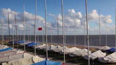 Tekneler sahilde boş Hjerting, Jutland, Danimarka. Hjerting bir güneybatı Jutland, Danimarka Esbjerg bölge olduğunu